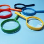Colourful Plastic Magnifying Glasses (10 pcs) - Image 3